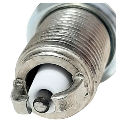 Свеча "RENAULT" зажигания Logan, Sandero, LADA Largus 8V, Duster, Kangoo, Megane 7700500168 