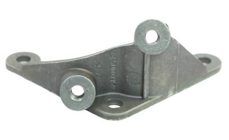 КРОНШТЕЙН КРЕПЛЕНИЯ РАБОЧЕГО ЦИЛИНДРА СЦЕПЛЕНИЯ ВАЗ 2180 LADA VESTA