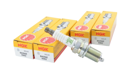 Свеча "NGK" зажигания Logan, Sandero, LADA Largus 8V, Duster, Kangoo, Megane BKR6E 6962 